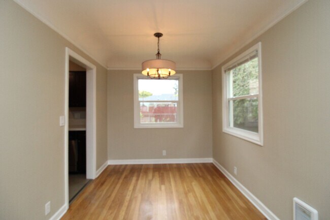 Building Photo - 7805 SE Flavel St