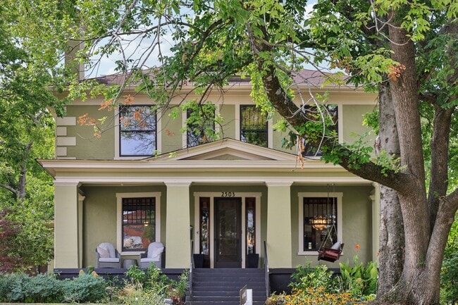 Building Photo - Beautiful Historic 4BR/3BA Gem | Hillsboro...