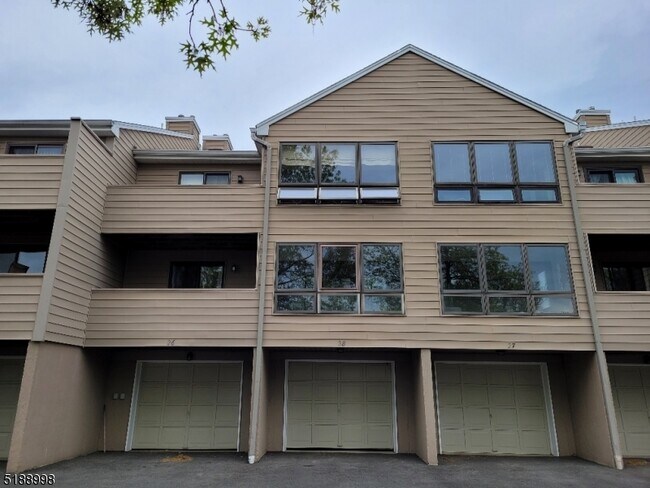 Building Photo - 28 Sunrise Dr