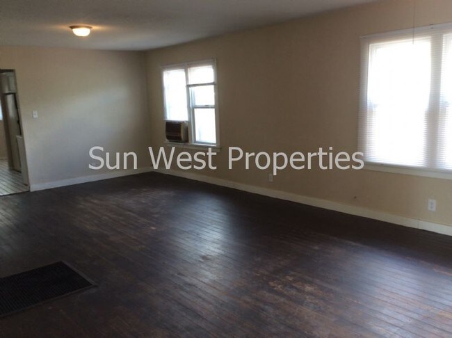Building Photo - 509 S Behrend Ave