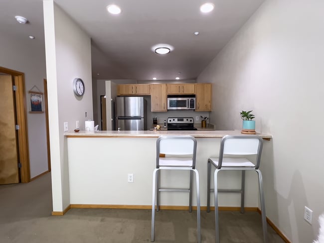 Foto del edificio - NW 1 Bed 1 Bath + a Den in the Pearl District! Includes W/D, Garage Parking and Storage!