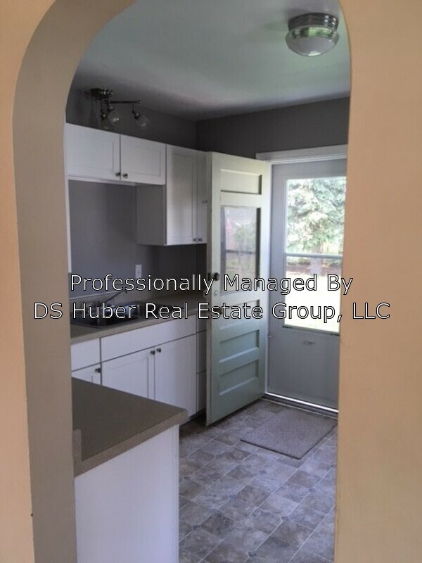 Building Photo - 635 Maplehill Ave