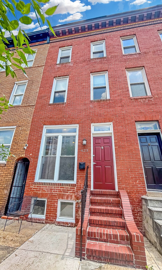 Building Photo - 423 S Eden St
