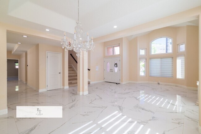 Foto del edificio - Stunning Remodeled Home in Walnut Valley U...