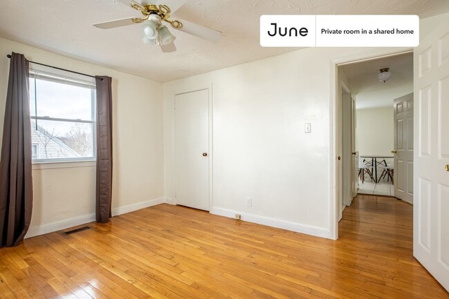 Building Photo - Room in Shared 5 bed/2 bath home