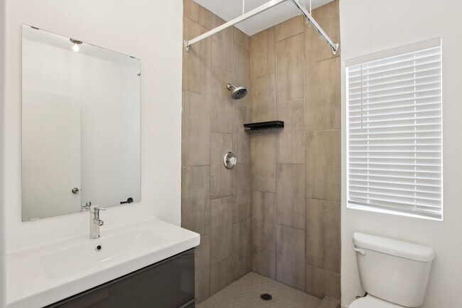 Building Photo - 1805 E Indian School Rd