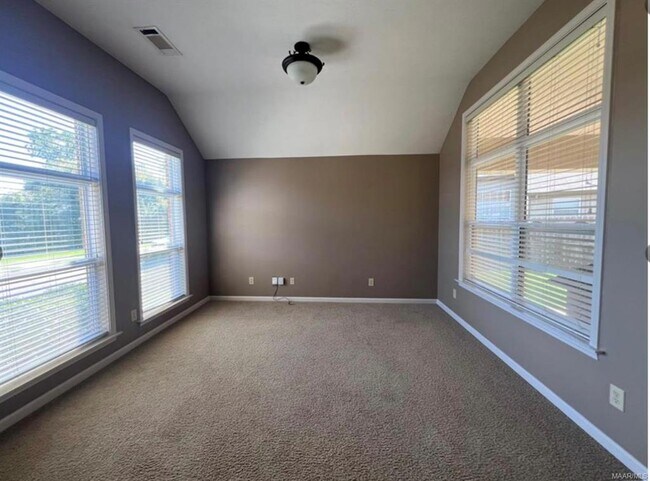 Building Photo - 701 Stoneybrooke Way