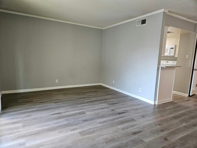 Building Photo - 2300 Nacogdoches Rd