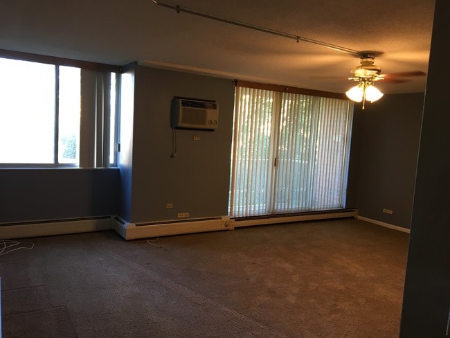 Living Room - 2201 S Highland Ave