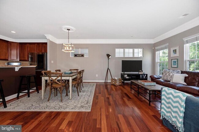 Building Photo - 10202 Woodthrush Dr