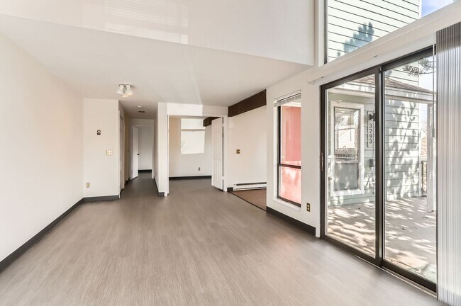 Building Photo - Updated 2 BED/1 BATH Boulder Condo in Shanahan Ridge! Available Now!