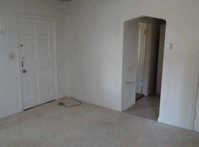 Foto del edificio - One bedroom walking distances to Broadway Ave