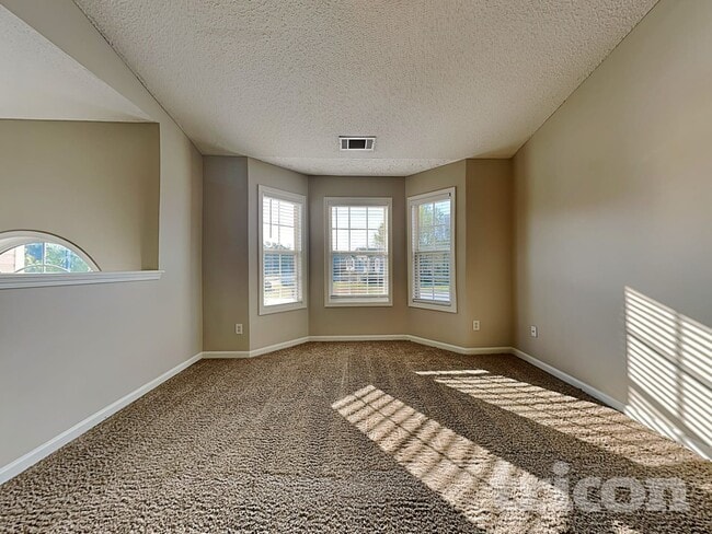 Building Photo - 63 Cliff View Dr