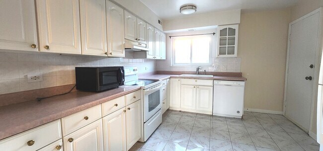 Foto del edificio - 9461 Bay Colony Dr