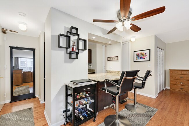 Foto del edificio - 345 W Fullerton Pkwy