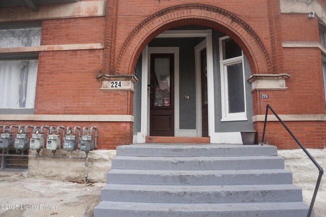 Building Photo - 226 W Burnett Ave