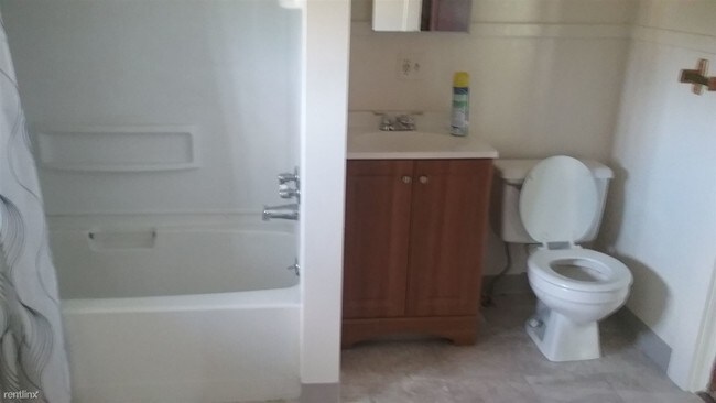 Foto del edificio - 2 br, 1 bath  - 200 Holbrook Ave