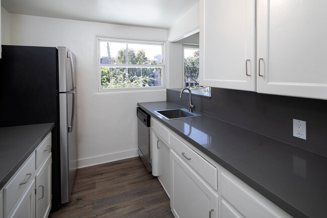 Building Photo - 5038 Mission Blvd
