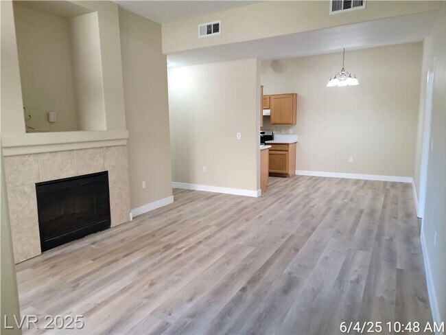 Building Photo - GORGEOUS SW 1st FLOOR UNIT IN GATED COMMUN...