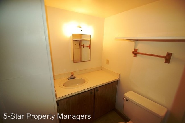 Building Photo - 1 br, 1 bath House - 523-1/2 S. Main Street