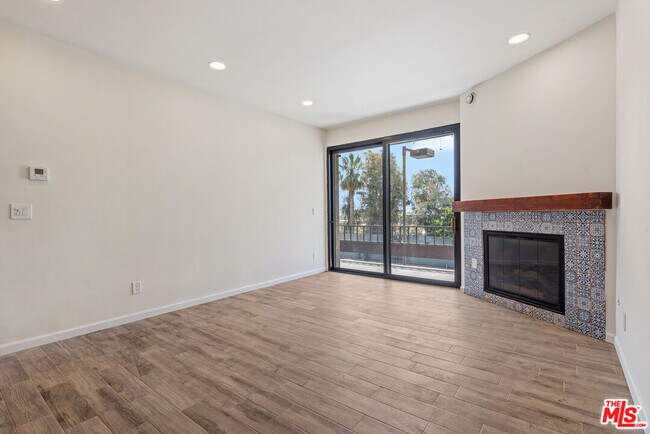 Foto del edificio - 8707 Falmouth Ave