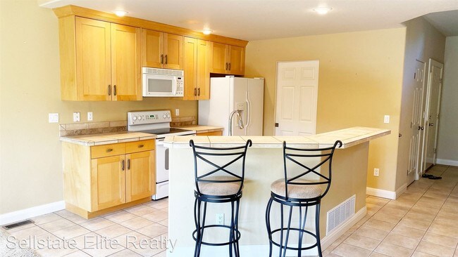Building Photo - 2 br, 3 bath House - 3235 W Pikes Peak Ave