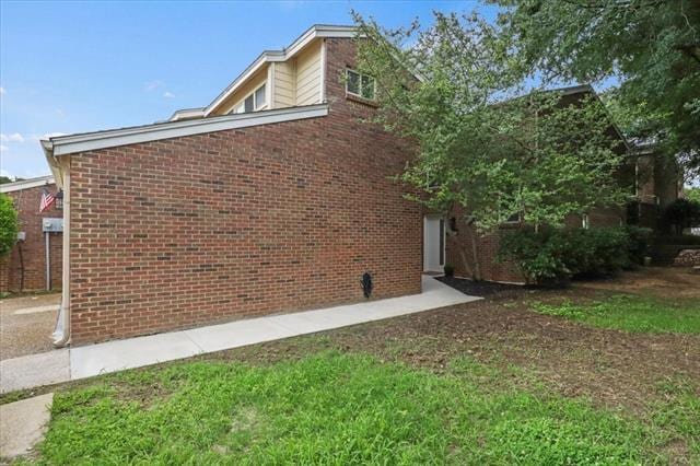 Building Photo - 1916 Shorewood Dr