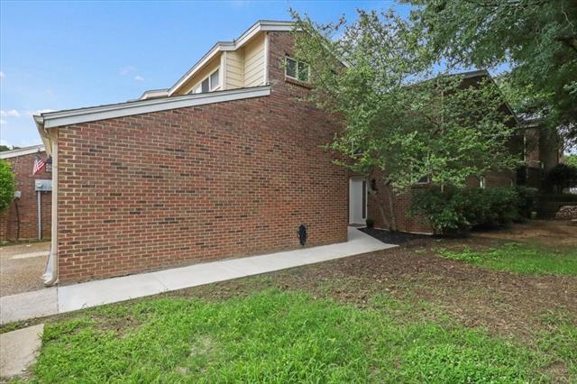 Foto del edificio - 1916 Shorewood Dr