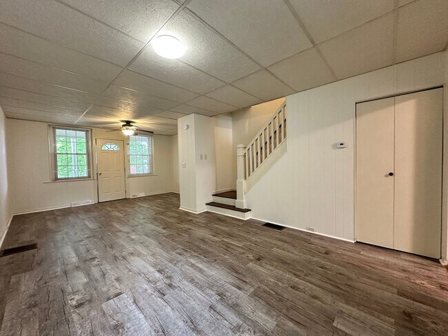 Foto del edificio - Newly updated 3 bedroom 1 bath single fami...