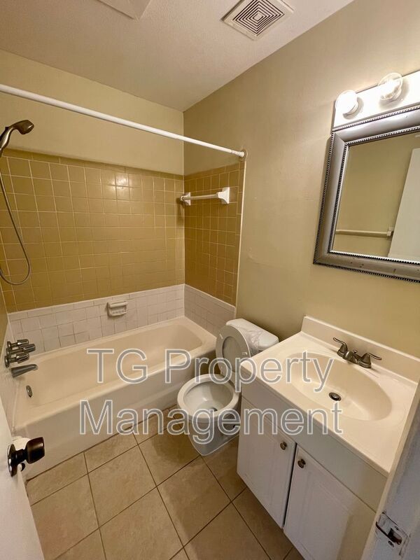 Building Photo - 109 2nd St S