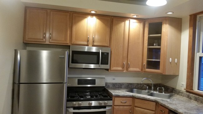 kitchen - 2545 N Drake Ave