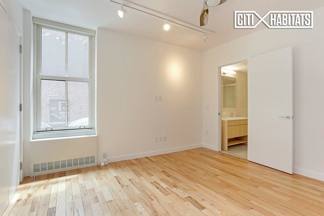 Building Photo - 142 Wooster St