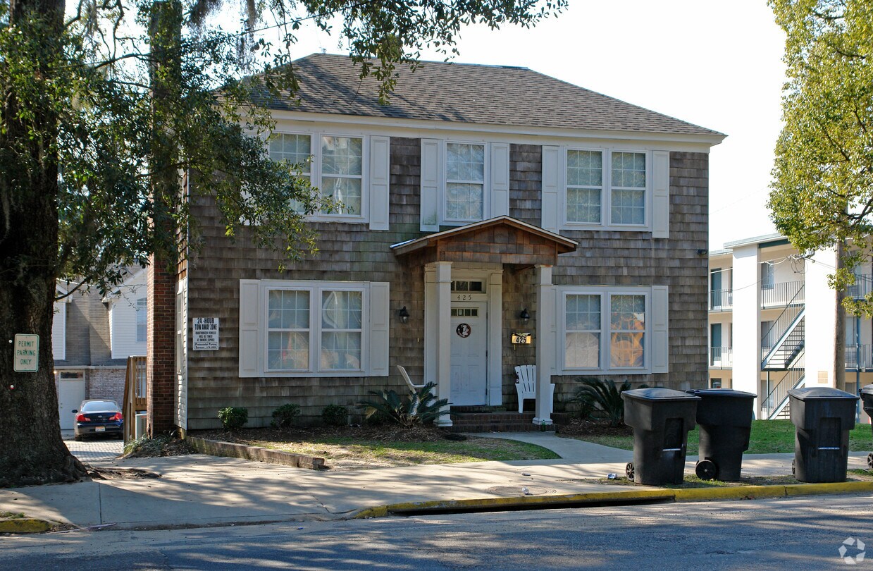 Primary Photo - 425-427 W College Ave