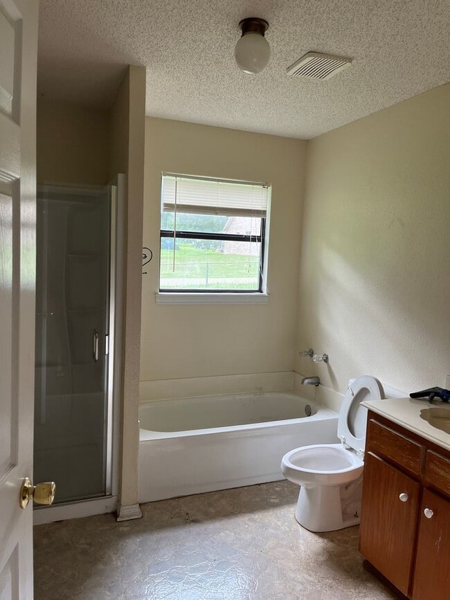 Building Photo - 604 Leftwich St