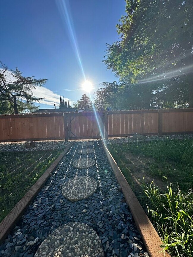 Foto del edificio - Charming One Bedroom in the Heart of Red Bluff! Pet Friendly!