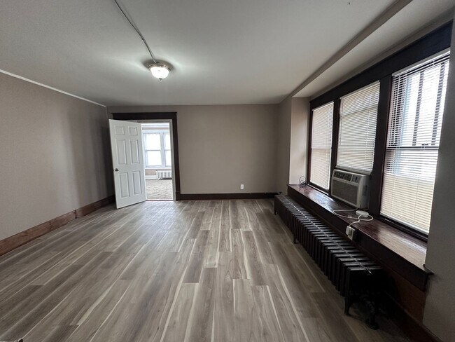 Foto del edificio - 109 E Stewart Rd