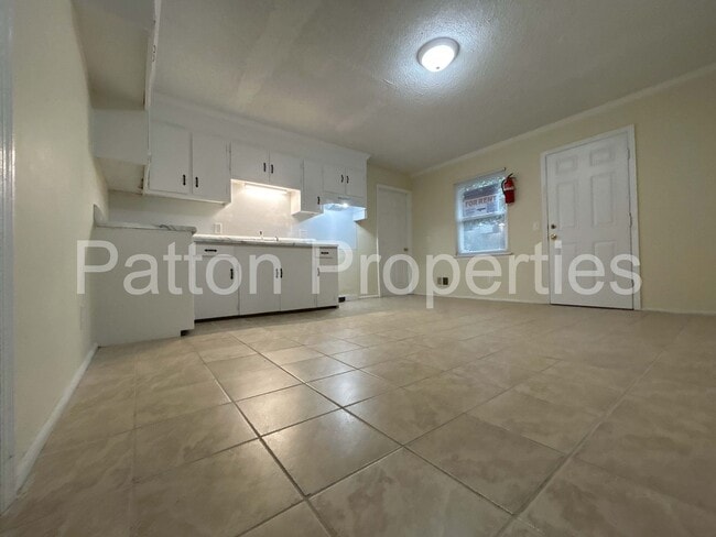 Building Photo - Crane Forest Home