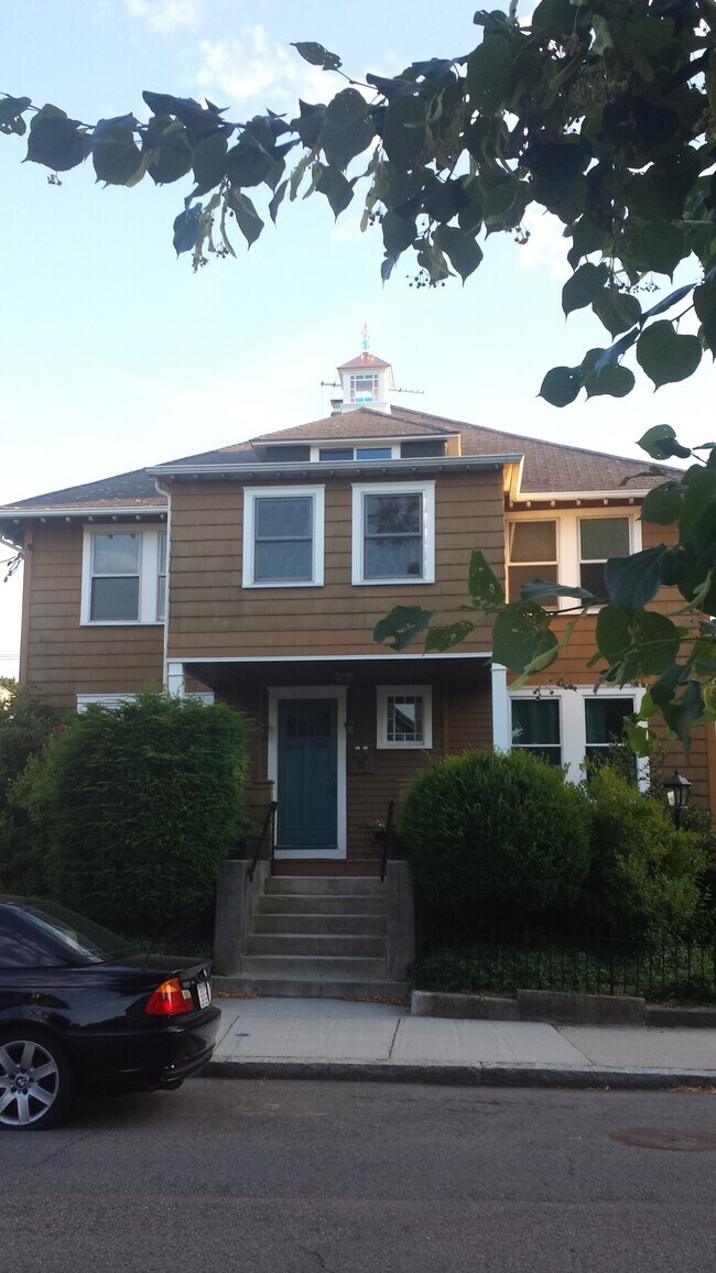 Building Photo - 17 Elmira St