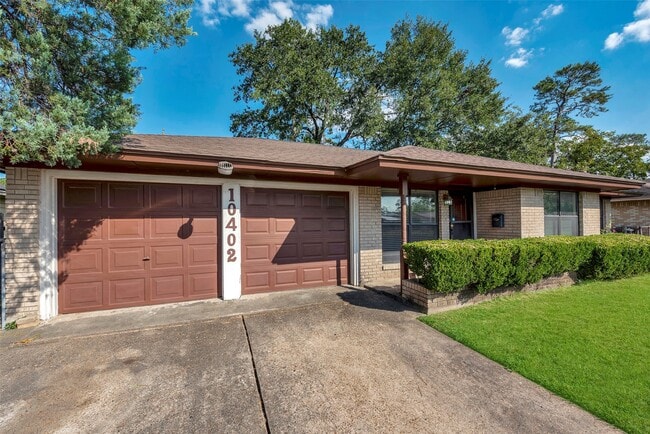Building Photo - 10402 Hollyglen Dr
