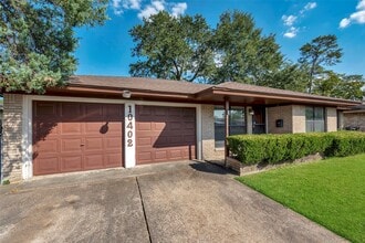 Building Photo - 10402 Hollyglen Dr