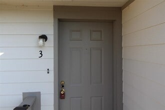 Building Photo - 316 Falcon Ct