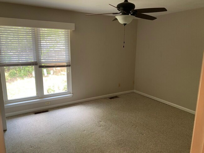 Building Photo - 7218 Woods Crossing Dr