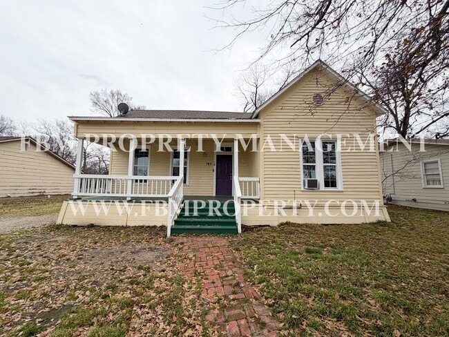 Building Photo - 741 W Park Ave