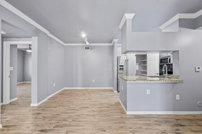 Foto del edificio - 6410 Emerald Dunes Dr