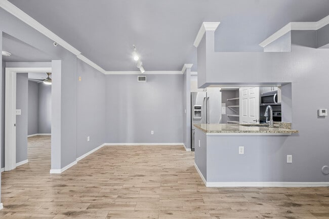 Building Photo - 6410 Emerald Dunes Dr