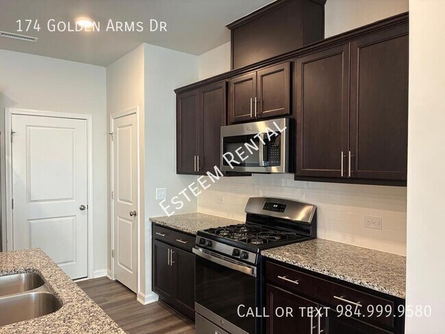 Foto del edificio - 174 Golden Arms Dr