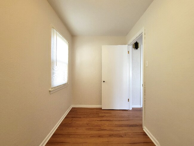Building Photo - 5530 Elizabeth Ave