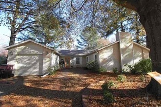 Building Photo - 880 Hunters Retreat Dr