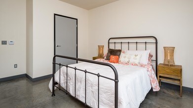Master Bedroom with Walk In Closet - Sunshine Portland