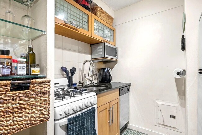 Foto del edificio - Luxurious 1-Bedroom Condo at RiverWest Condominiums! Available mid-November!
